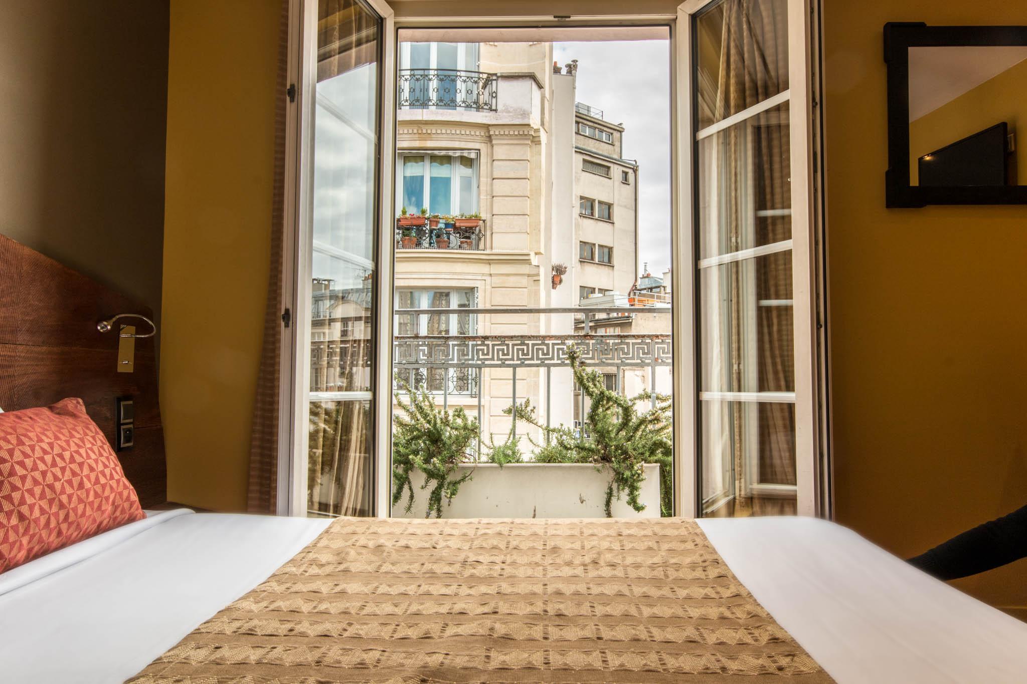 Hotel Moulin Plaza By Happyculture Paris Exterior photo