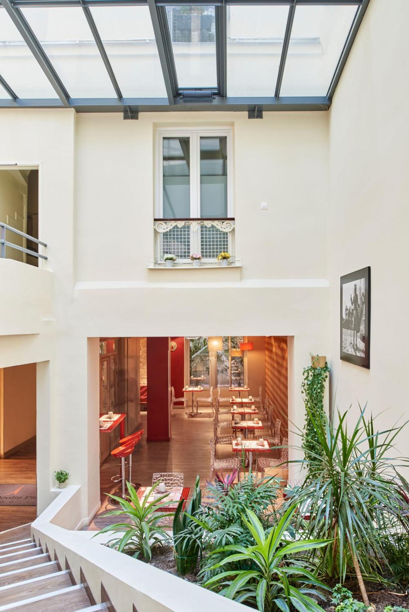 Hotel Moulin Plaza By Happyculture Paris Exterior photo