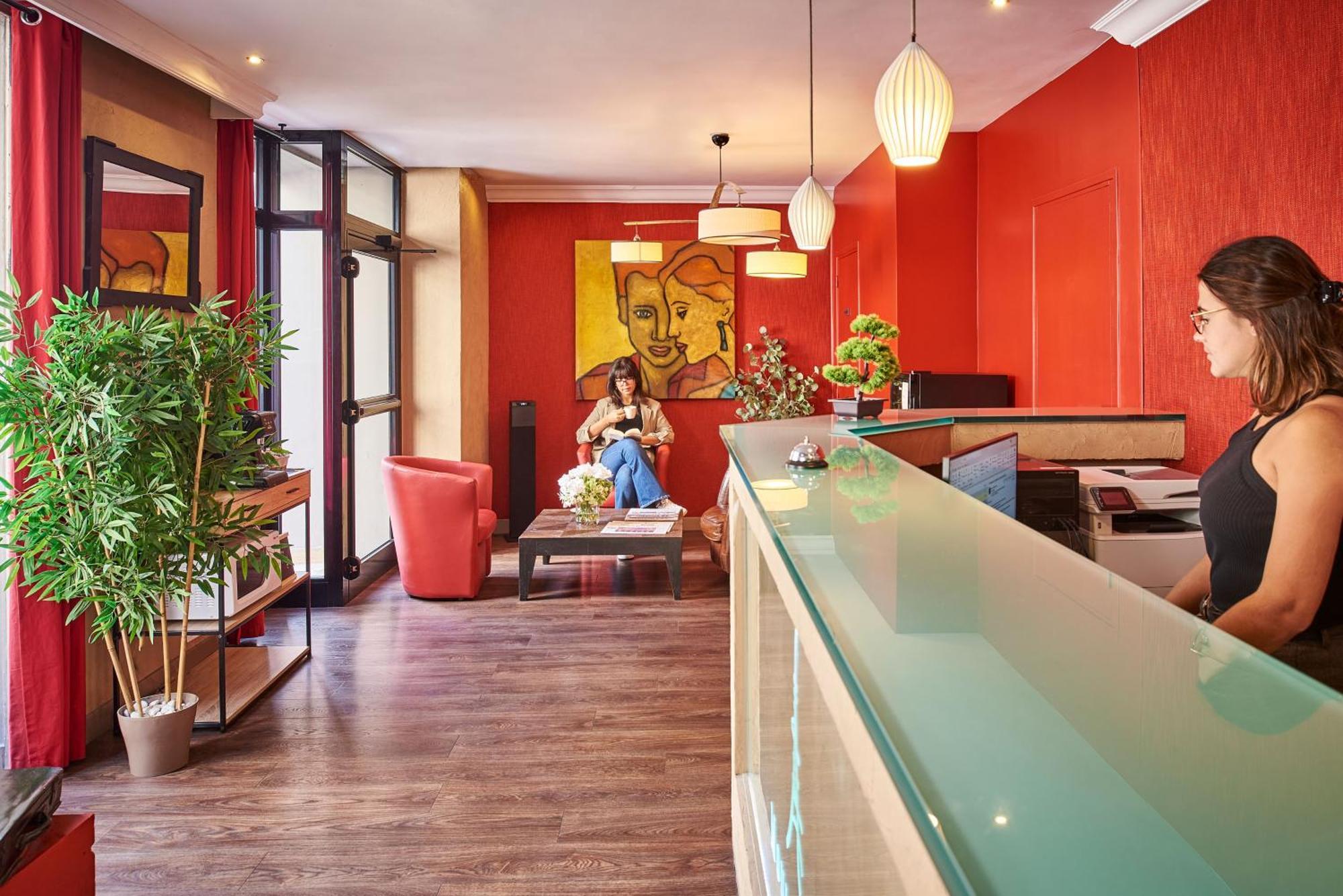 Hotel Moulin Plaza By Happyculture Paris Exterior photo