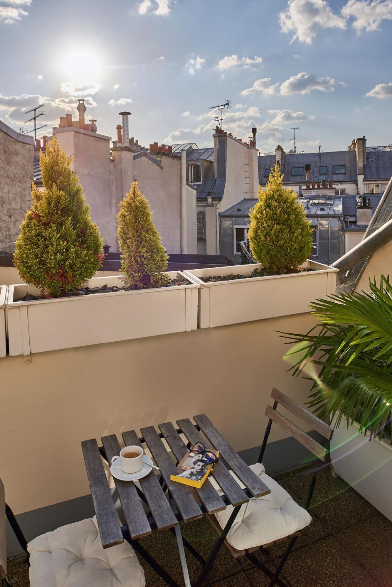 Hotel Moulin Plaza By Happyculture Paris Exterior photo