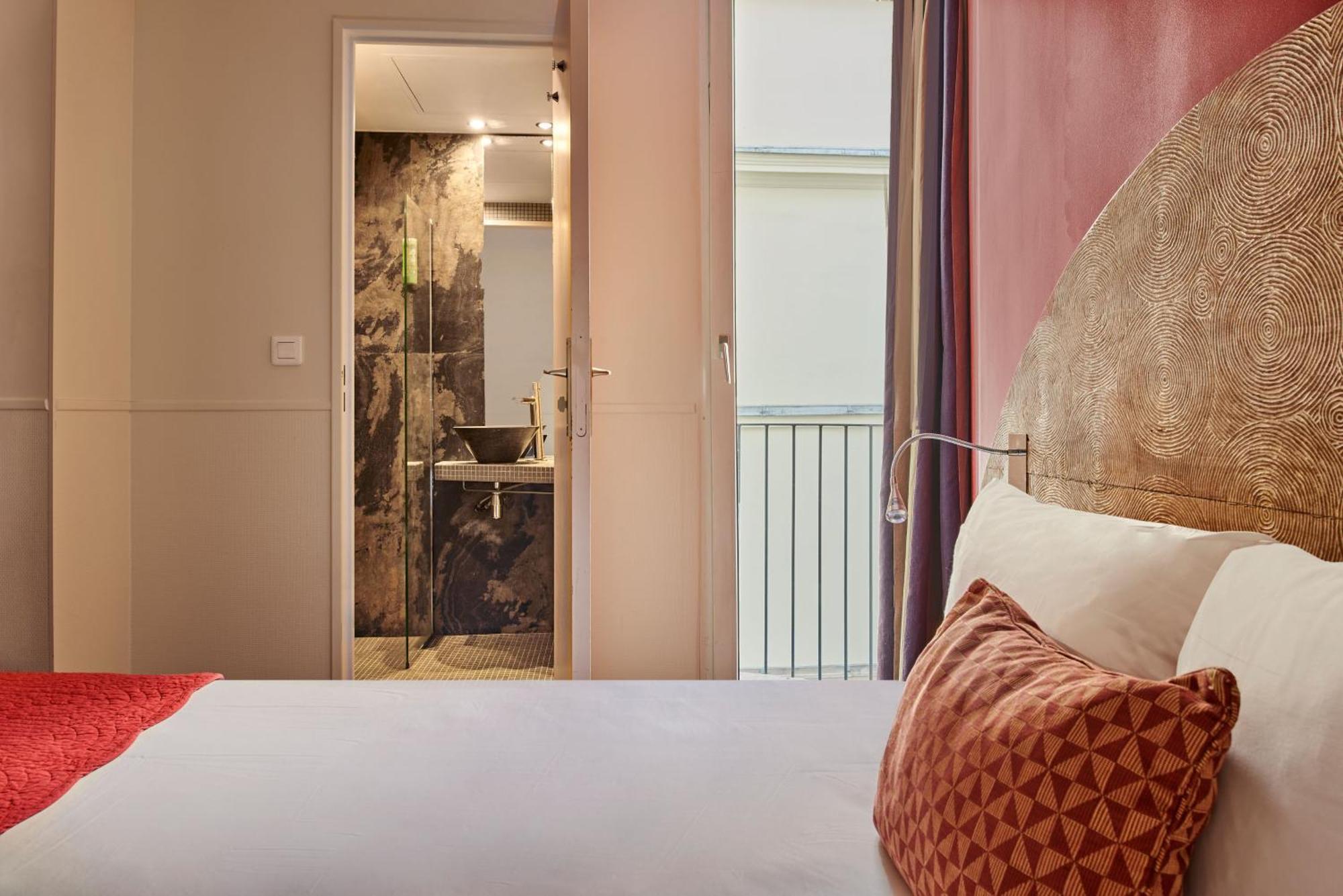 Hotel Moulin Plaza By Happyculture Paris Exterior photo
