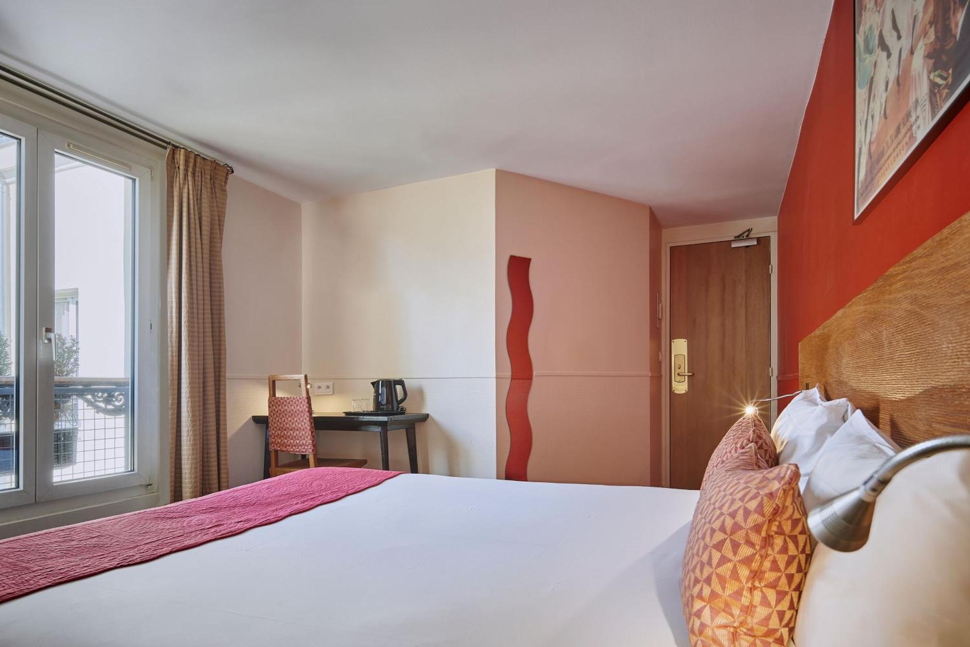 Hotel Moulin Plaza By Happyculture Paris Exterior photo