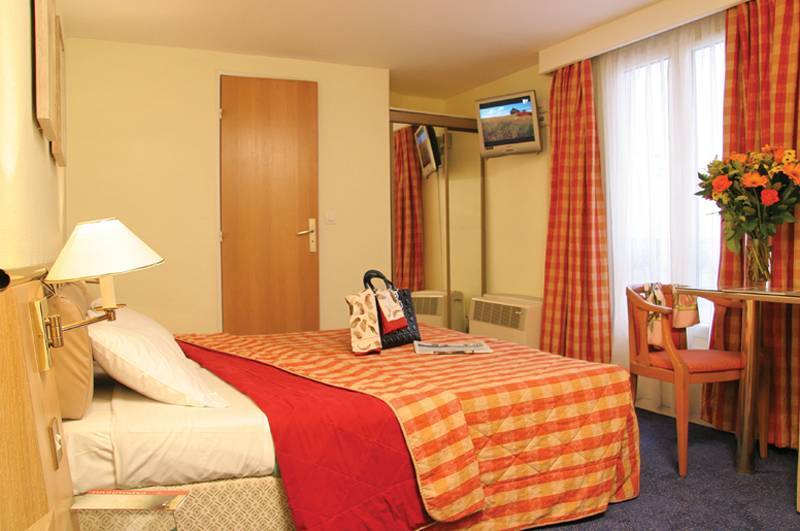 Hotel Moulin Plaza By Happyculture Paris Room photo
