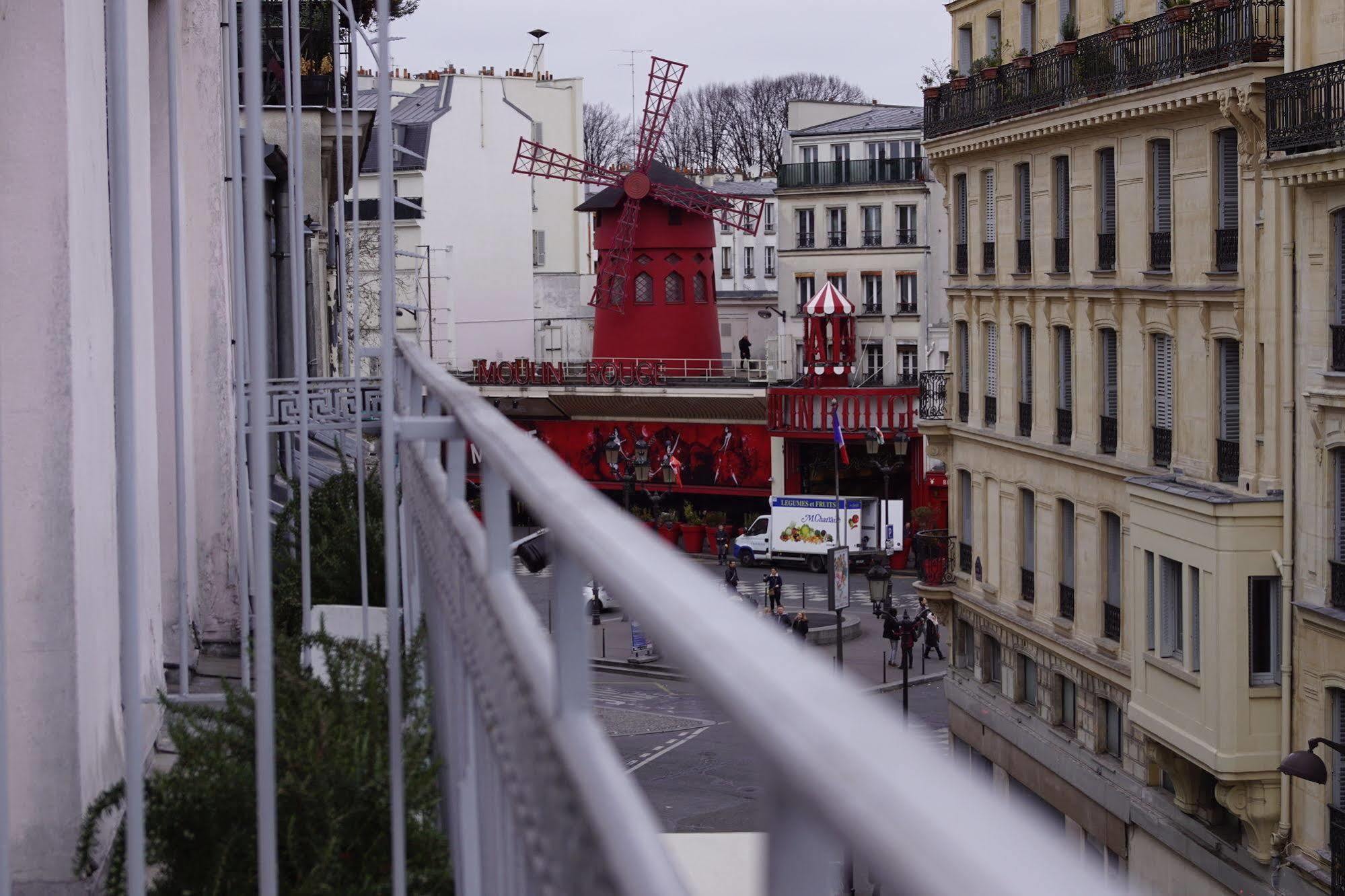 Hotel Moulin Plaza By Happyculture Paris Exterior photo